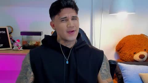 JULIAN online show from September 9, 2025, 10:42 pm