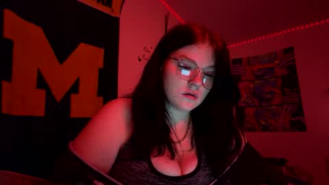 Snapshot of dezzydez354 chatting on February 18, 2026, 5:03 am dezzydez354 online show from February 18, 2026, 5:03 am