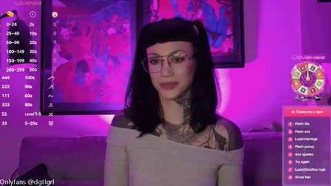 dgtlgrl online show from October 28, 2025, 3:36 pm