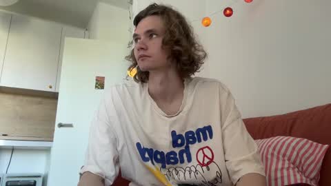 Snapshot of di_n_alex chatting on July 16, 2026, 9:15 am Di Alex online show from July 16, 2026, 9:15 am