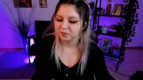 Dia online show from February 24, 2025, 9:20 pm