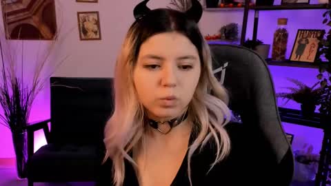 Dia online show from March 11, 2025, 5:02 pm