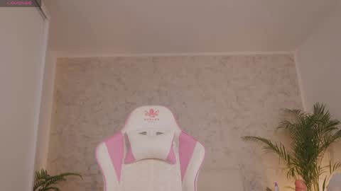 Snapshot of diamond_ava_ chatting on April 7, 2026, 3:12 pm Thea online show from April 7, 2026, 3:12 pm