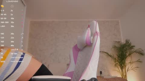 Snapshot of diamond_ava_ chatting on April 10, 2026, 3:06 pm Thea online show from April 10, 2026, 3:06 pm