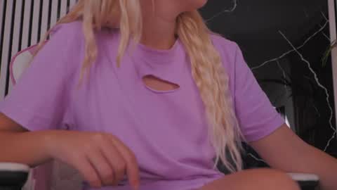 Snapshot of diamond_ava_ chatting on June 23, 2026, 9:07 am Thea online show from June 23, 2026, 9:07 am