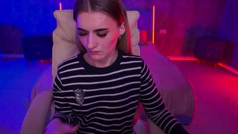 DiamondNina online show from April 16, 2026, 8:09 pm