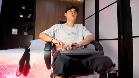 diamondss_1 online show from May 23, 2026, 8:57 pm