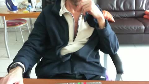 didonc from france..... online show from April 4, 2026, 3:53 pm