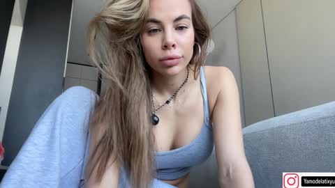 Snapshot of diffgirls chatting on October 1, 2025, 9:15 am Tanya online show from October 1, 2025, 9:15 am