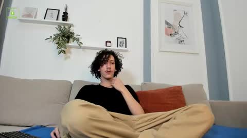 Dilan online show from December 4, 2025, 5:21 pm