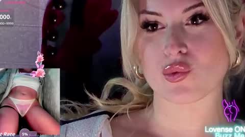 Snapshot of dimamilf chatting on December 1, 2025, 8:25 pm Maria online show from December 1, 2025, 8:25 pm