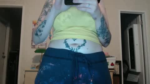 Snapshot of dimepiecexxx chatting on December 9, 2024, 5:51 am Sofie online show from December 9, 2024, 5:51 am