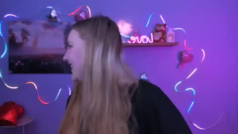 dina_bloom online show from February 20, 2026, 8:20 pm