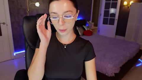 Snapshot of dinacandy chatting on September 30, 2025, 10:31 am dinacandy online show from September 30, 2025, 10:31 am