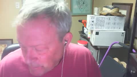 Snapshot of dirkpitt223 chatting on December 12, 2024, 10:20 pm DirtkPitt Fun guy working online show from December 12, 2024, 10:20 pm