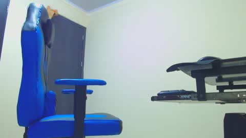 Snapshot of dirty_boylatin chatting on January 15, 2025, 6:01 am dirty_boylatin online show from January 15, 2025, 6:01 am