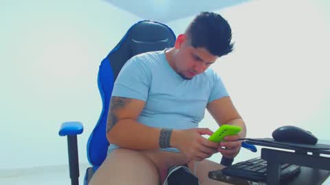 Snapshot of dirty_boylatin chatting on February 24, 2025, 4:27 am dirty_boylatin online show from February 24, 2025, 4:27 am