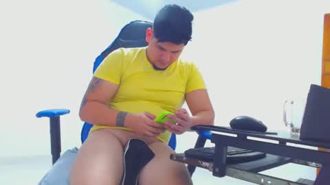 Snapshot of dirty_boylatin chatting on March 1, 2025, 4:00 pm dirty_boylatin online show from March 1, 2025, 4:00 pm