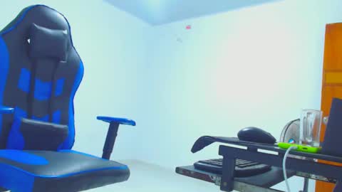 Snapshot of dirty_boylatin chatting on March 8, 2025, 4:01 am dirty_boylatin online show from March 8, 2025, 4:01 am