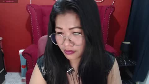 LatexQueen online show from December 15, 2024, 7:31 pm