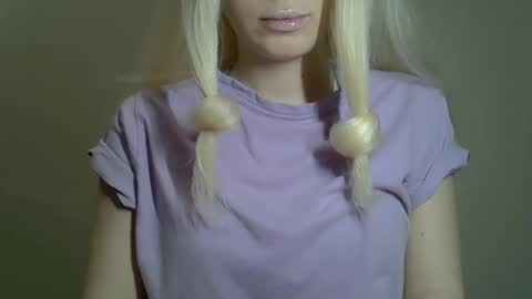 Snapshot of ditamilton chatting on January 16, 2025, 8:14 pm DitaMilton online show from January 16, 2025, 8:14 pm