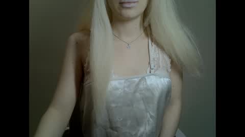 Snapshot of ditamilton chatting on January 18, 2025, 7:48 pm DitaMilton online show from January 18, 2025, 7:48 pm