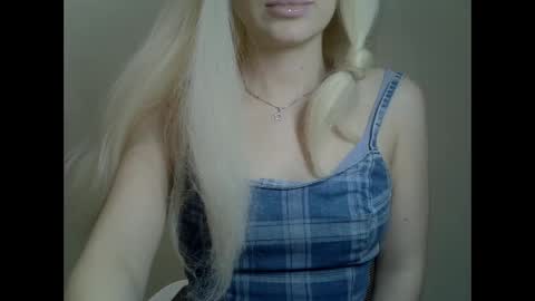 Snapshot of ditamilton chatting on January 21, 2025, 8:32 pm DitaMilton online show from January 21, 2025, 8:32 pm