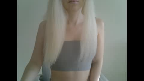 Snapshot of ditamilton chatting on February 28, 2025, 12:42 pm DitaMilton online show from February 28, 2025, 12:42 pm