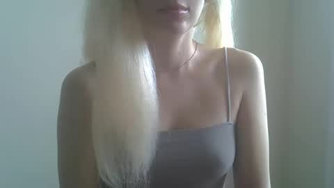 Snapshot of ditamilton chatting on September 12, 2025, 9:20 am DitaMilton online show from September 12, 2025, 9:20 am