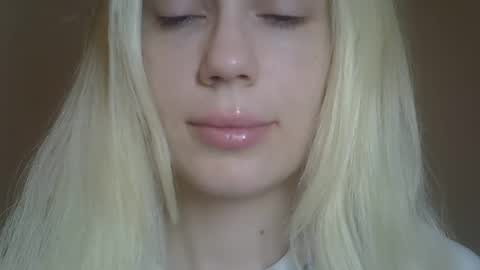 DitaMilton online show from April 22, 2026, 8:43 pm