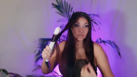Snapshot of divinelynn chatting on May 6, 2026, 2:33 pm DivineLynn online show from May 6, 2026, 2:33 pm