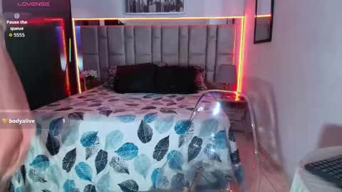 divinepearl online show from September 16, 2025, 9:05 pm