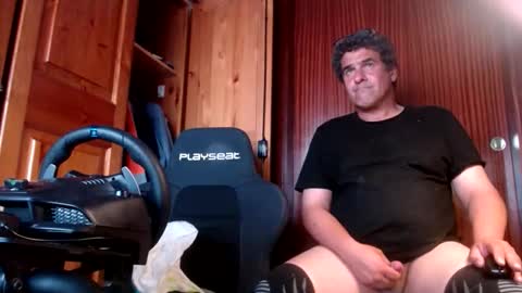 divitimido online show from October 9, 2025, 7:06 am