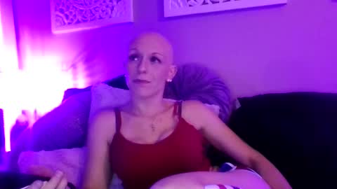 dixieglam online show from September 22, 2025, 9:11 am