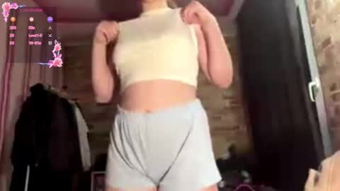 Snapshot of dixiehein chatting on October 29, 2025, 2:19 pm Lily online show from October 29, 2025, 2:19 pm