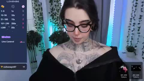 Snapshot of dixipixi_ chatting on March 1, 2026, 5:42 am dixipixi_ online show from March 1, 2026, 5:42 am