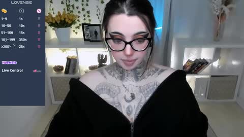 Snapshot of dixipixi_ chatting on April 2, 2026, 5:49 am dixipixi_ online show from April 2, 2026, 5:49 am