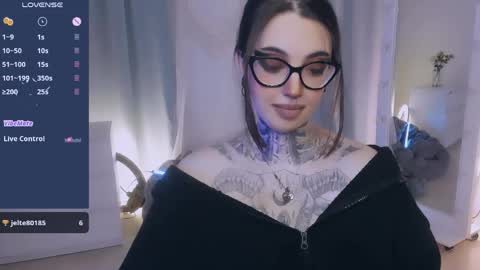 Snapshot of dixipixi_ chatting on April 9, 2026, 6:30 am dixipixi_ online show from April 9, 2026, 6:30 am