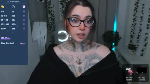 Snapshot of dixipixi_ chatting on April 12, 2026, 5:45 am dixipixi_ online show from April 12, 2026, 5:45 am