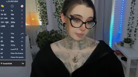 dixipixi_ online show from May 7, 2026, 5:57 am