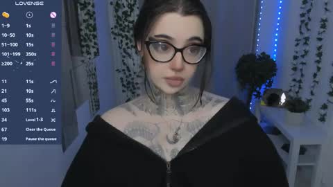 dixipixi_ online show from May 21, 2026, 5:58 am