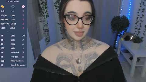 dixipixi_ online show from May 22, 2026, 5:47 am