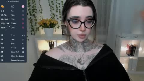 dixipixi_ online show from May 23, 2026, 7:02 am