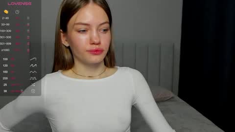 Polly and Kiriko online show from April 17, 2026, 1:03 pm