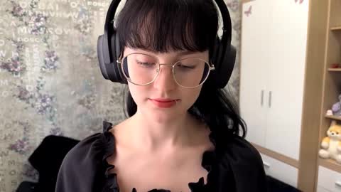 Snapshot of dodiebabikian chatting on September 10, 2025, 12:05 pm Annie PVT IS OPEN online show from September 10, 2025, 12:05 pm