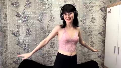 Snapshot of dodiebabikian chatting on September 13, 2025, 12:16 pm Annie PVT IS OPEN online show from September 13, 2025, 12:16 pm