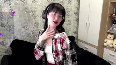 Snapshot of dodiebabikian chatting on September 24, 2025, 12:08 pm Annie PVT IS OPEN online show from September 24, 2025, 12:08 pm