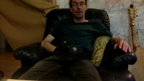 dogstarmanitee online show from October 5, 2025, 8:34 am