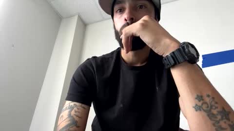 Snapshot of doingmek9 chatting on October 22, 2025, 6:18 pm doingmek9 online show from October 22, 2025, 6:18 pm