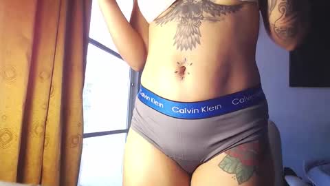 Snapshot of doll_and_thebrown chatting on December 22, 2025, 7:11 pm doll_and_thebrown online show from December 22, 2025, 7:11 pm